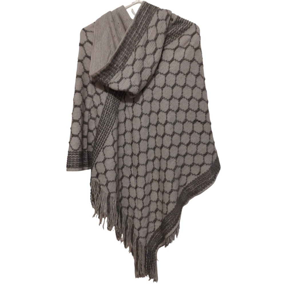 Bon‎ Voyage Hooded Poncho Sweater Gray Geometric Fringe One Size New With Tags - Picture 3 of 11